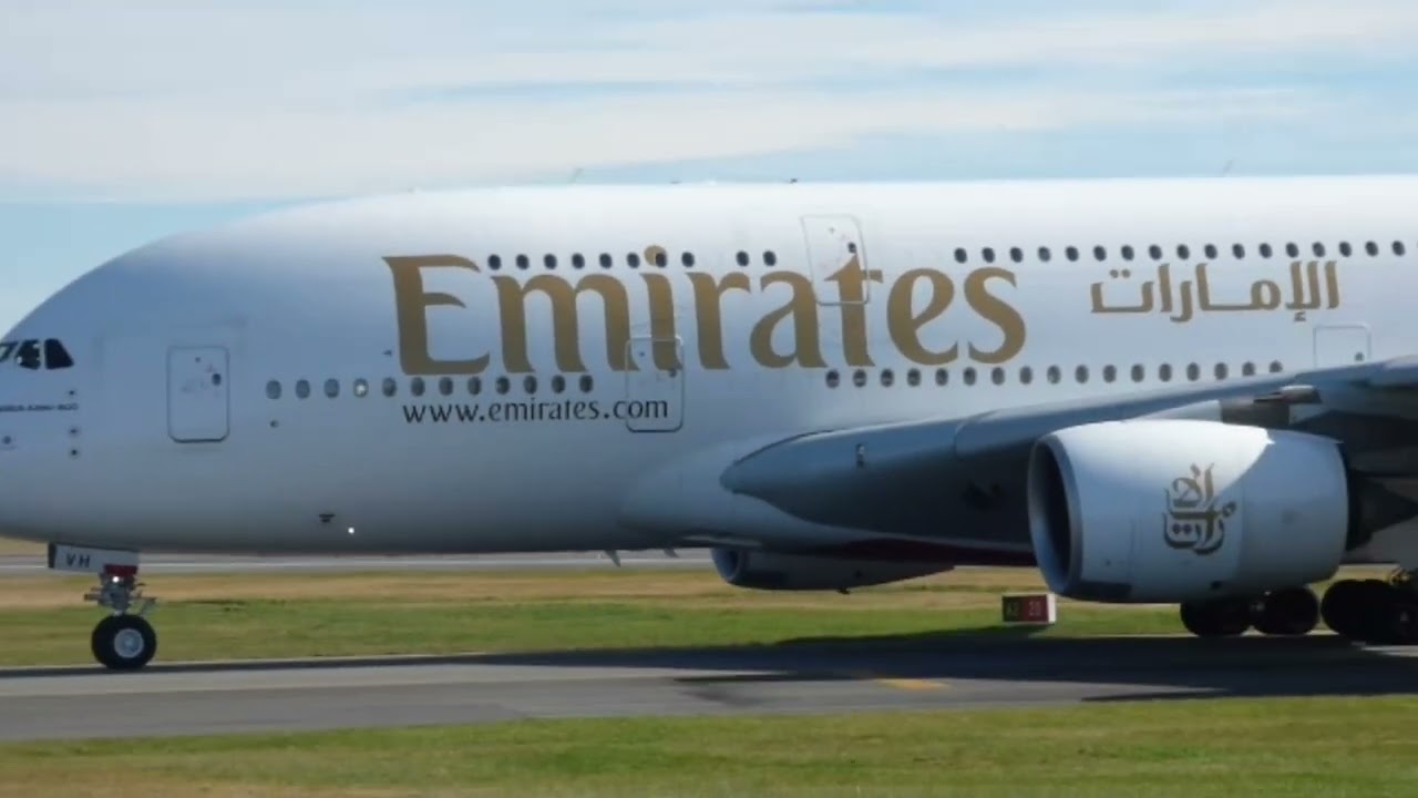 emirates A380 makes an awesome arrival on runway 02 into christchurch international airport