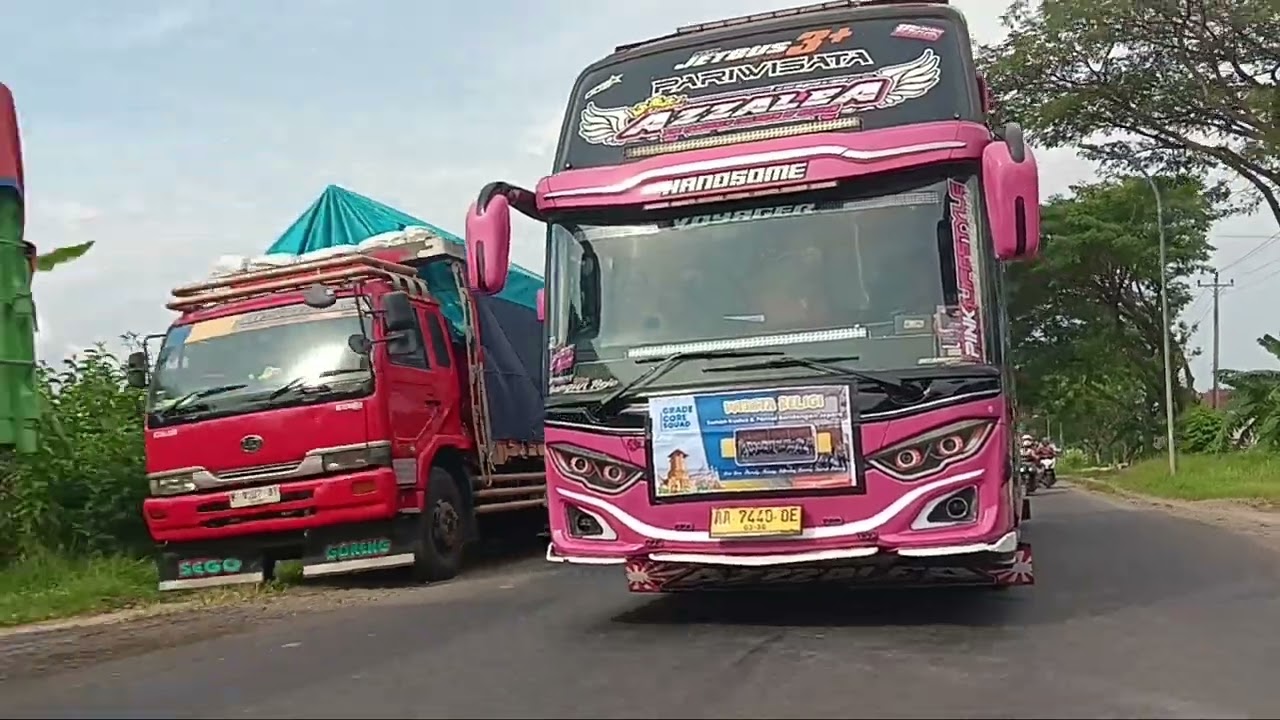 Ngoyot bus Azzalea di Lingkar utara Kudus#busmania #corongatas #azzalea 