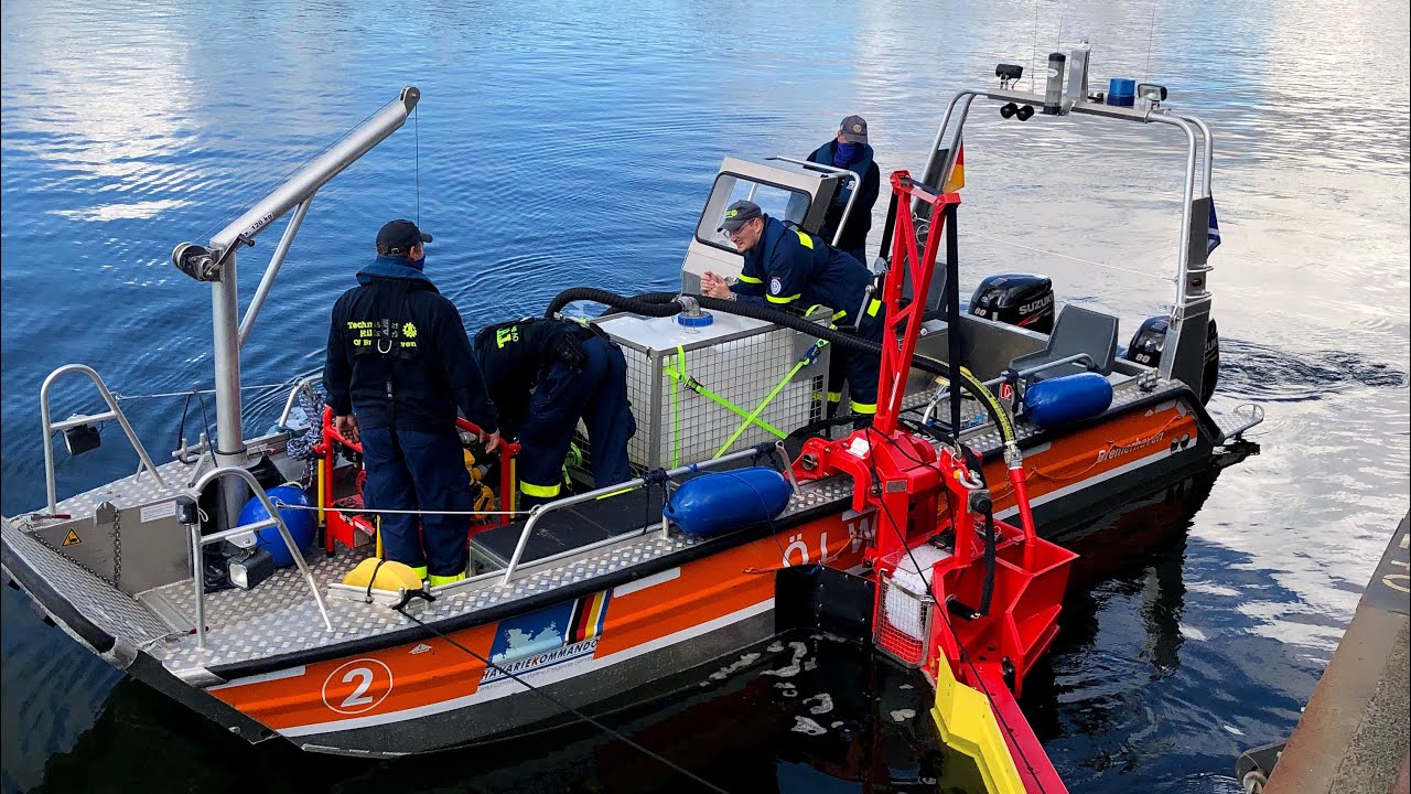 THW übt Ölunfall im Hafen