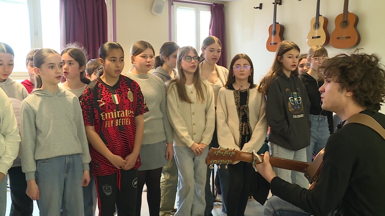 Education : ils apprennent à écrire des chansons avec Baptiste Ventadour