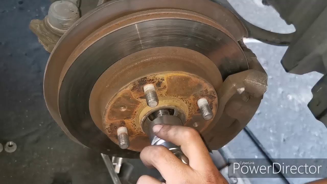 cara membuka drive shaft myvi.