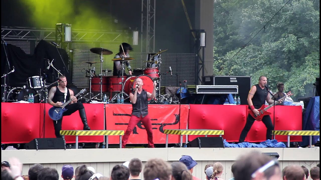 Red performing Faceless live at Kingsfest 2011