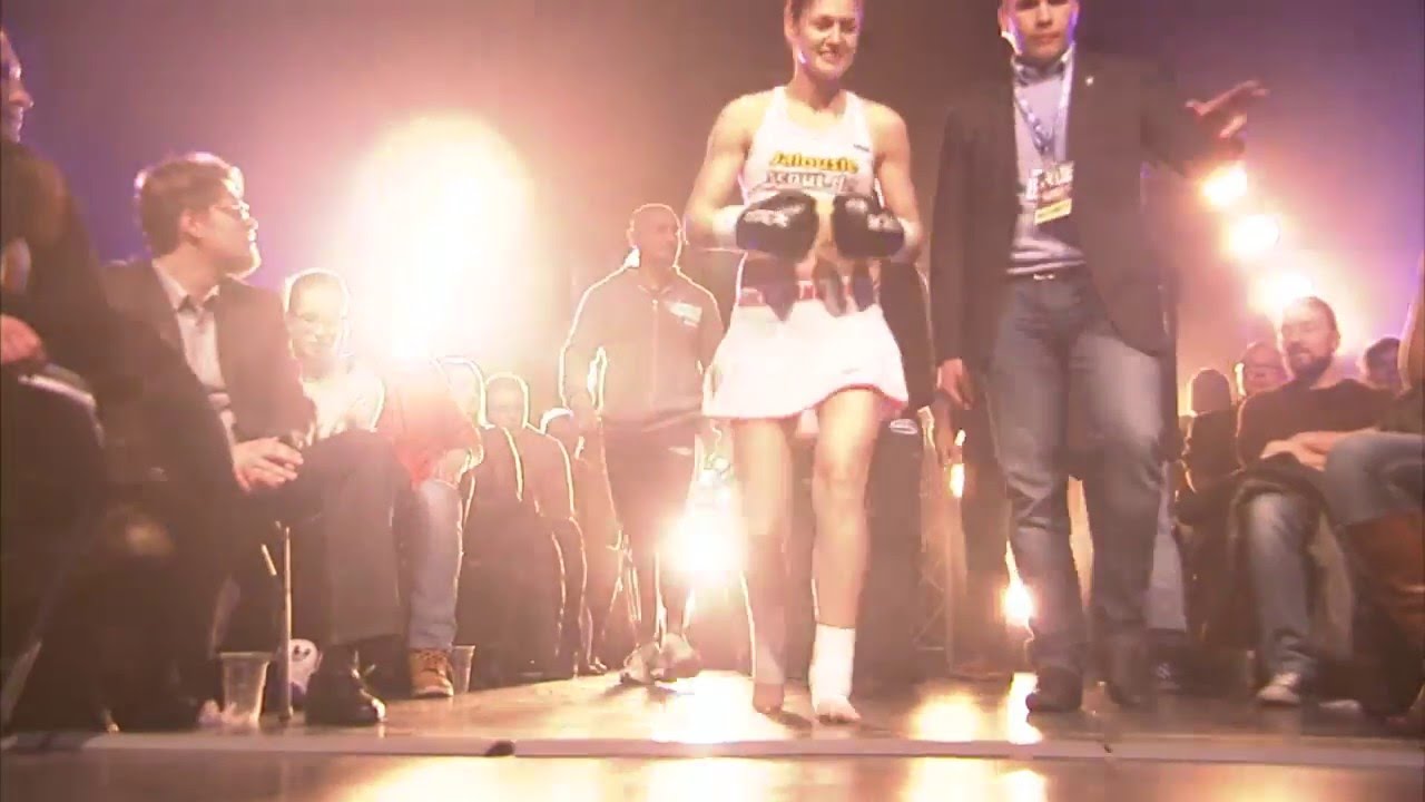 Frauen in M&auml;nnerdom&auml;nen: Kickboxerin Marie Lang / ORF, heute mittag