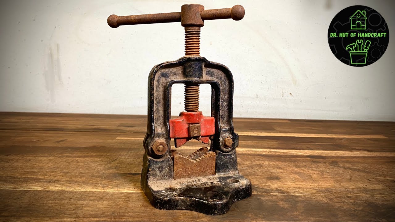 Restoring an old pipe vice (copper plating and flame coloring) I Dr. Hut of Handcraft