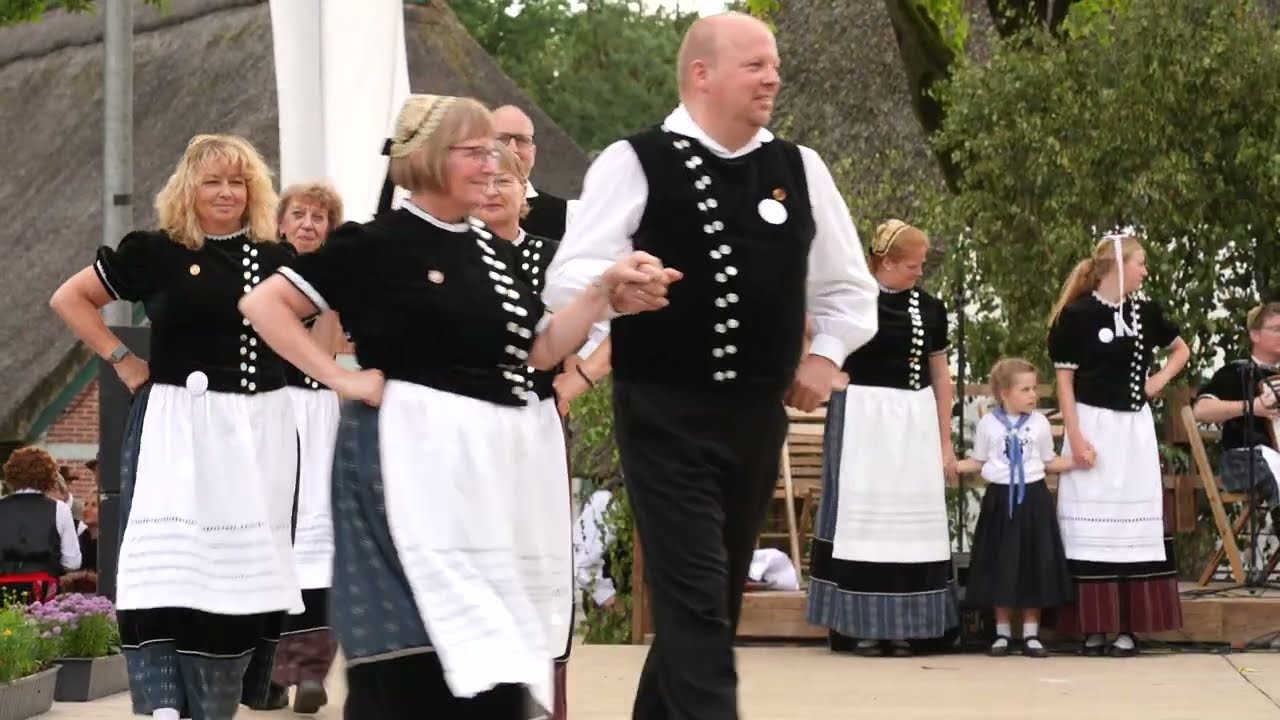 Internationales Beeke-Festival 2023: Neustädter Volkstanzkreis e.V. aus Schleswig-Holstein