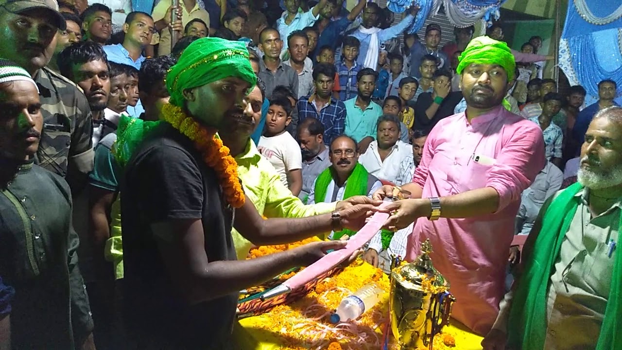 Lesliganj इराकिया कमिटी को पांकी विधायक देवेंद्र सिंह ने तलवार एवं पगड़ी से सुशोभित किए