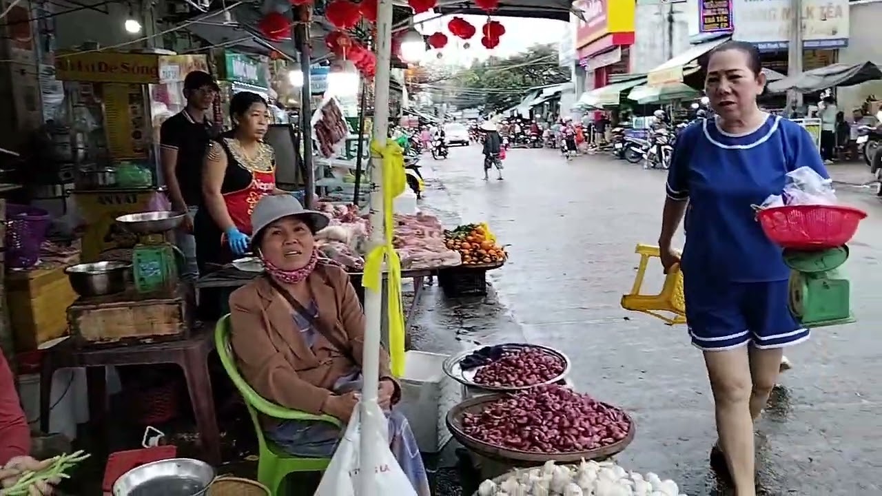 Chợ Ga gần tết 