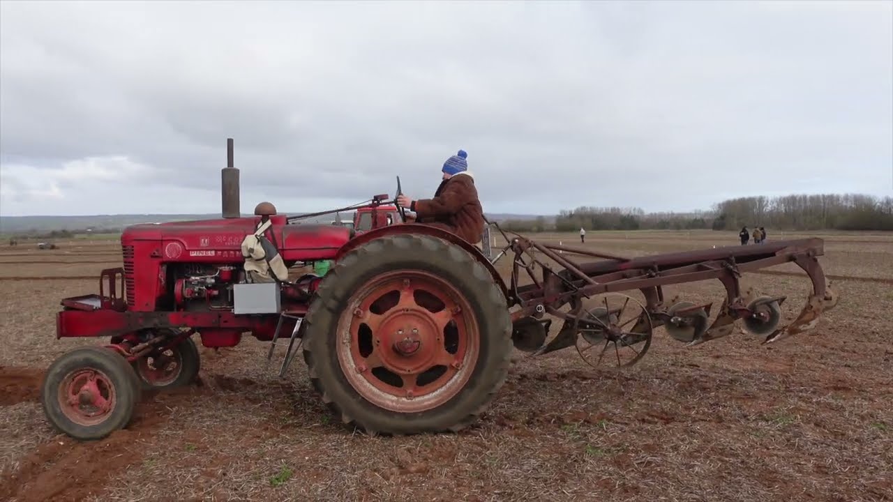 IH Farmall B450 & B1-42 Ploughing RYFC 2023