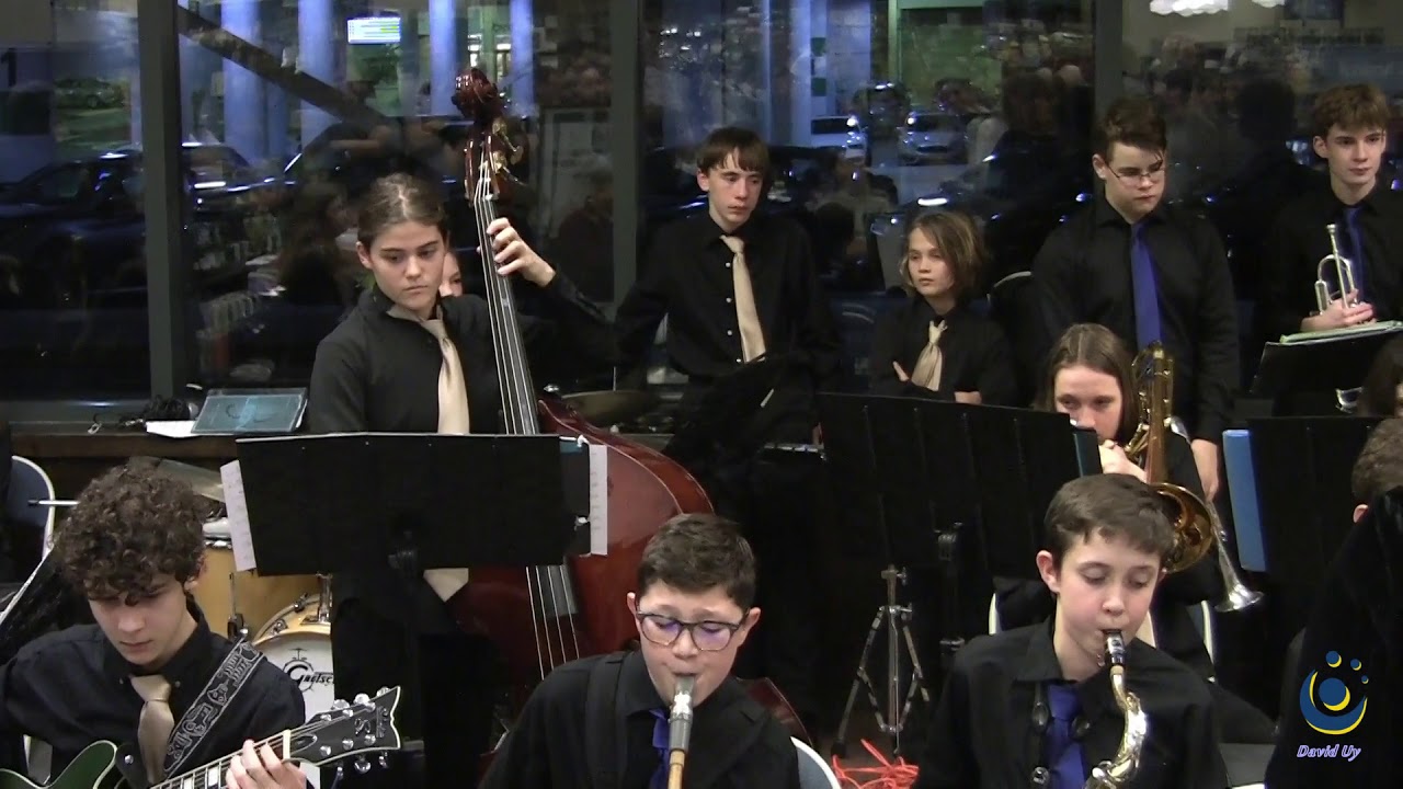 Ligon Jazz Band performs Feliz Navidad on 12/3/2018