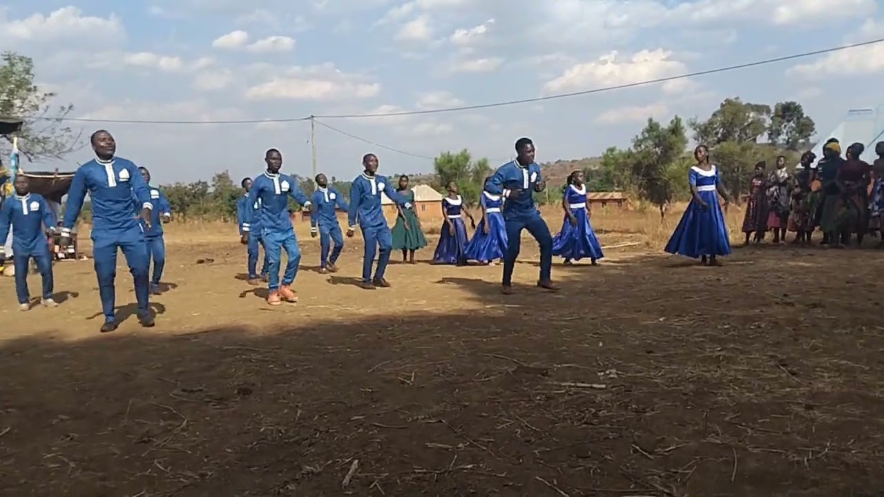 Kwaya la KLPT kitema wakiwa kwenye kongamano la vijana mgombe kanisa la KLPT