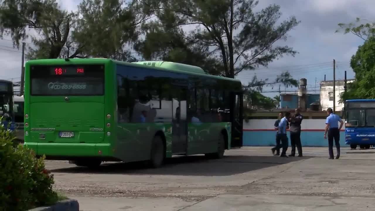 Cubans get Chinese electric buses rolling
