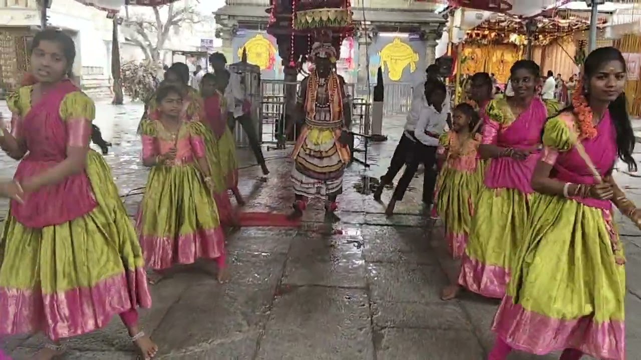 తిరుమల తిరుపతిలో ఆ బంగారు కోవెలలో పాటకి. కమలాపురం కోలాట బృందం.#instagood #trending #trend #kolatam 