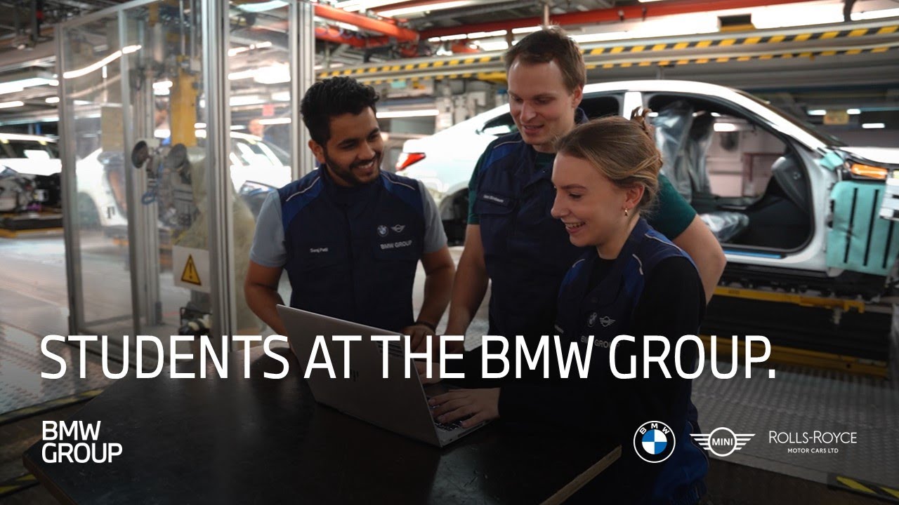 Students working on the Digitalisation of Production Plants I BMW Group.