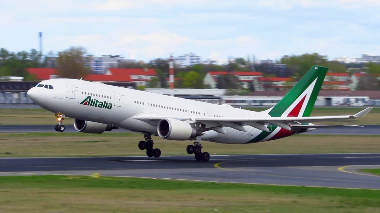 CLOSE UP! ALITALIA Airbus A330-200 [I-EJGA] Takeoff from Berlin Tegel Airport [Full HD]