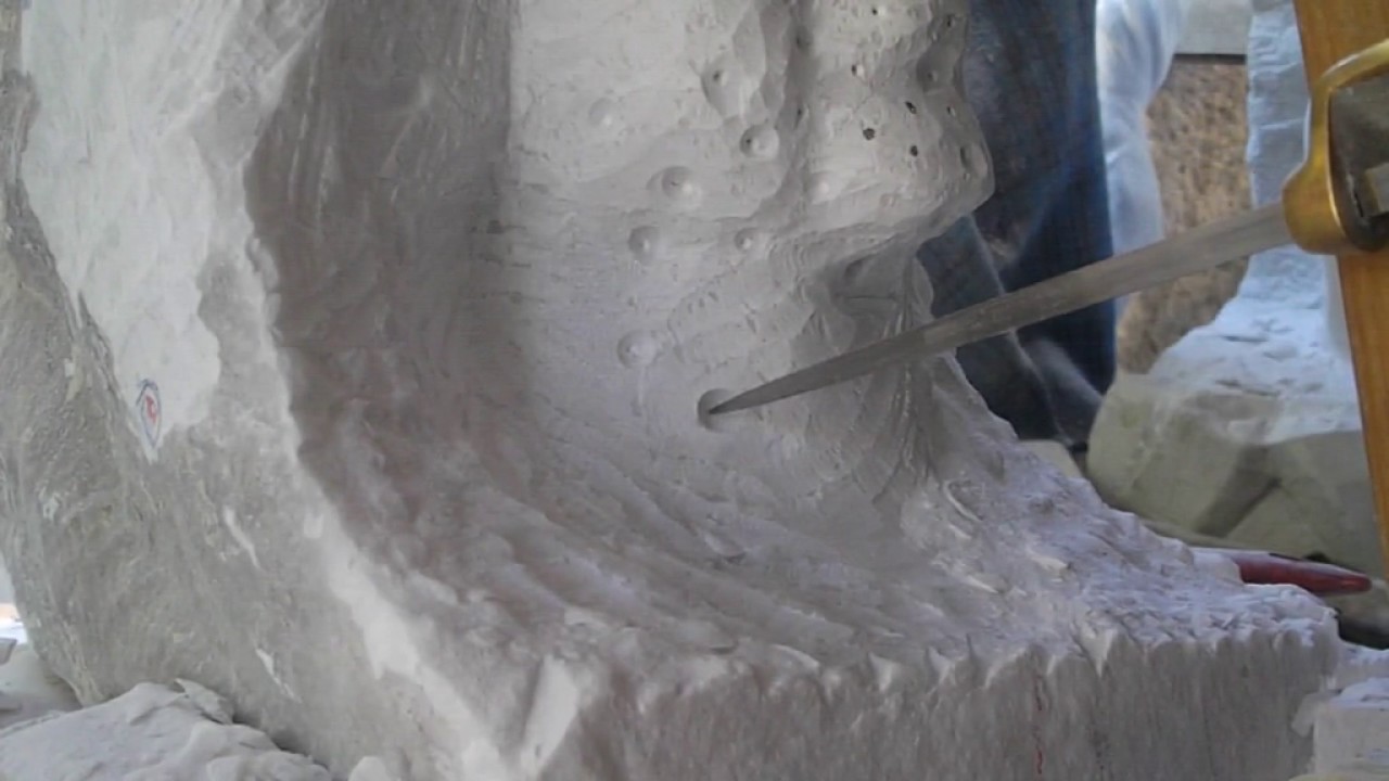 Ritratto in marmo di carrara di Riccardo Pillittu