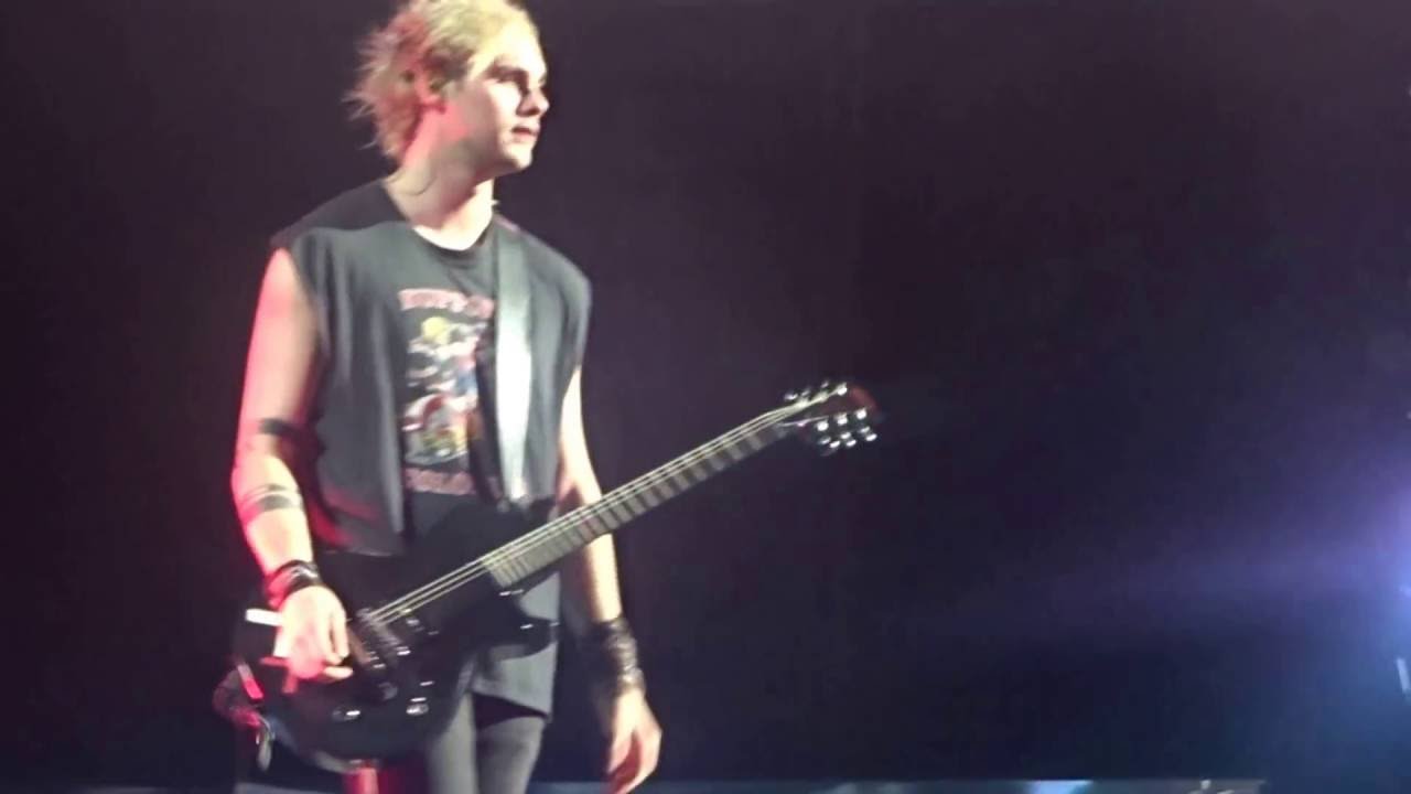 Castaway + Guitar solo war - 5 Seconds of Summer - Nashville TN - 7/23/16