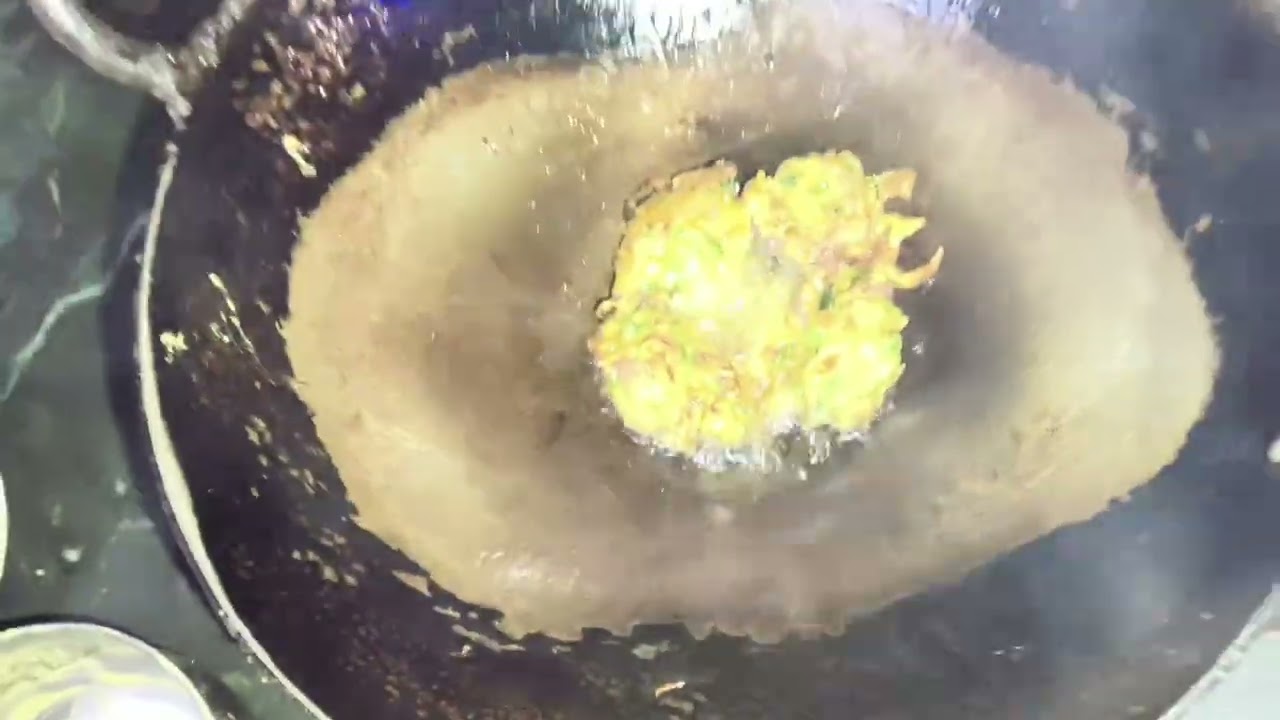Pyaj ke pakode (fritters) recipe##cooking ##food 