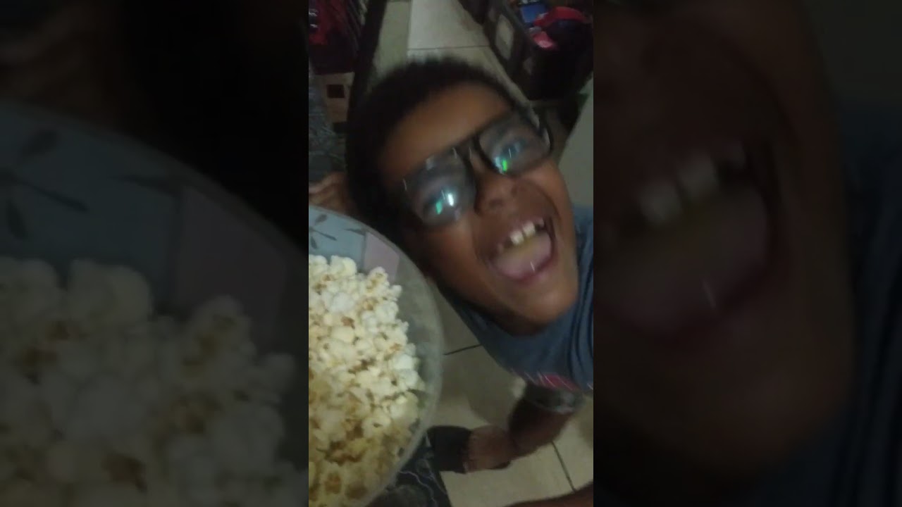 Fazendo pipoca pra noite do quiz