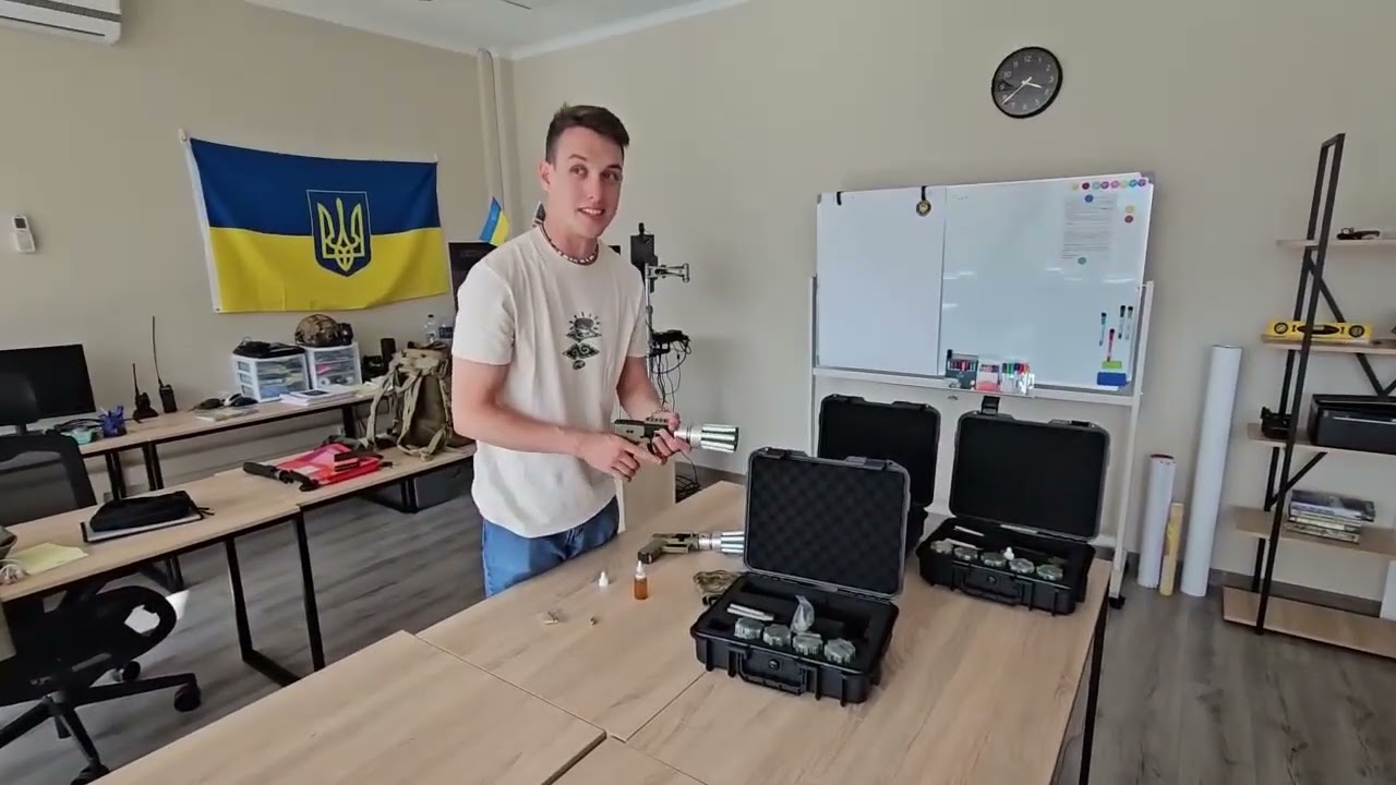 Ptashka anti-drone netgun and Dzyga Drone Dector, reloading and usage.