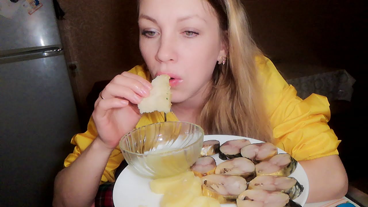 Мукбанг скумбрия копчёная ная (муж мой любимый загулял) .
