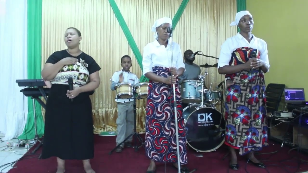 HOGEMWORSHIP TEAM WOYERA