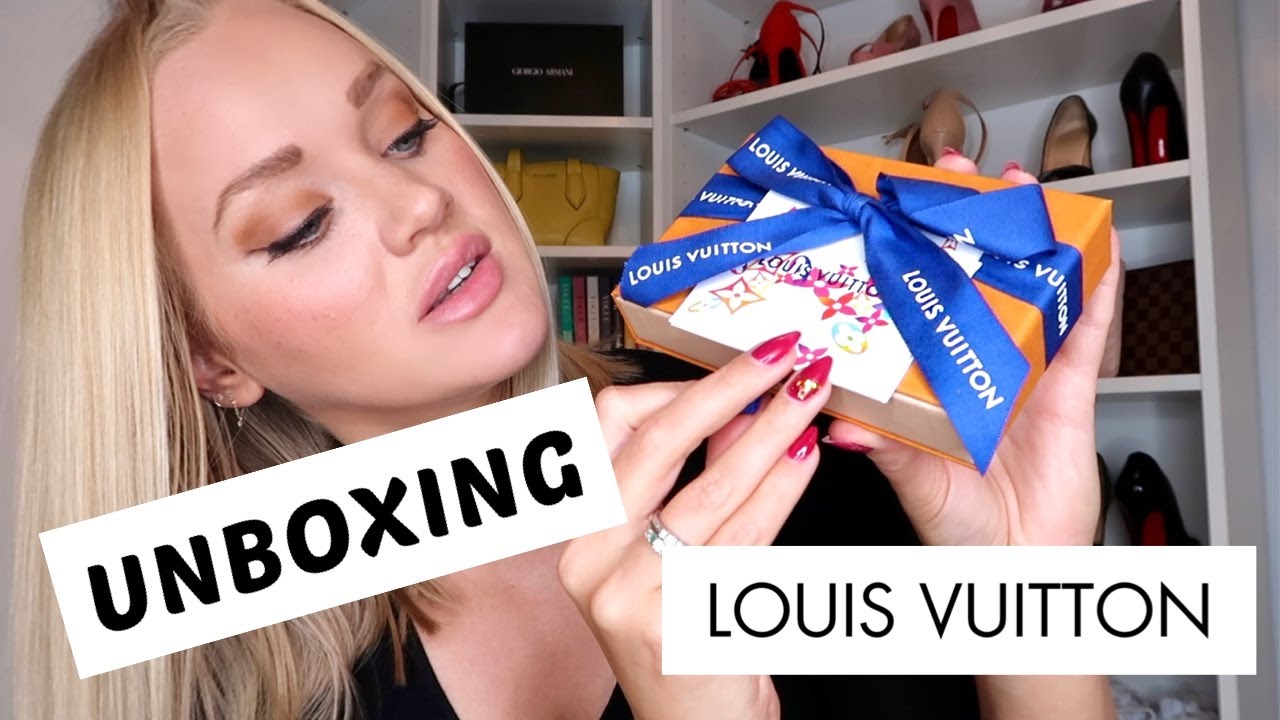 LOUIS VUITTON KEY POUCH UNBOXING // Close Up, What Fits, Styling + Worth It? // Chani Lillian