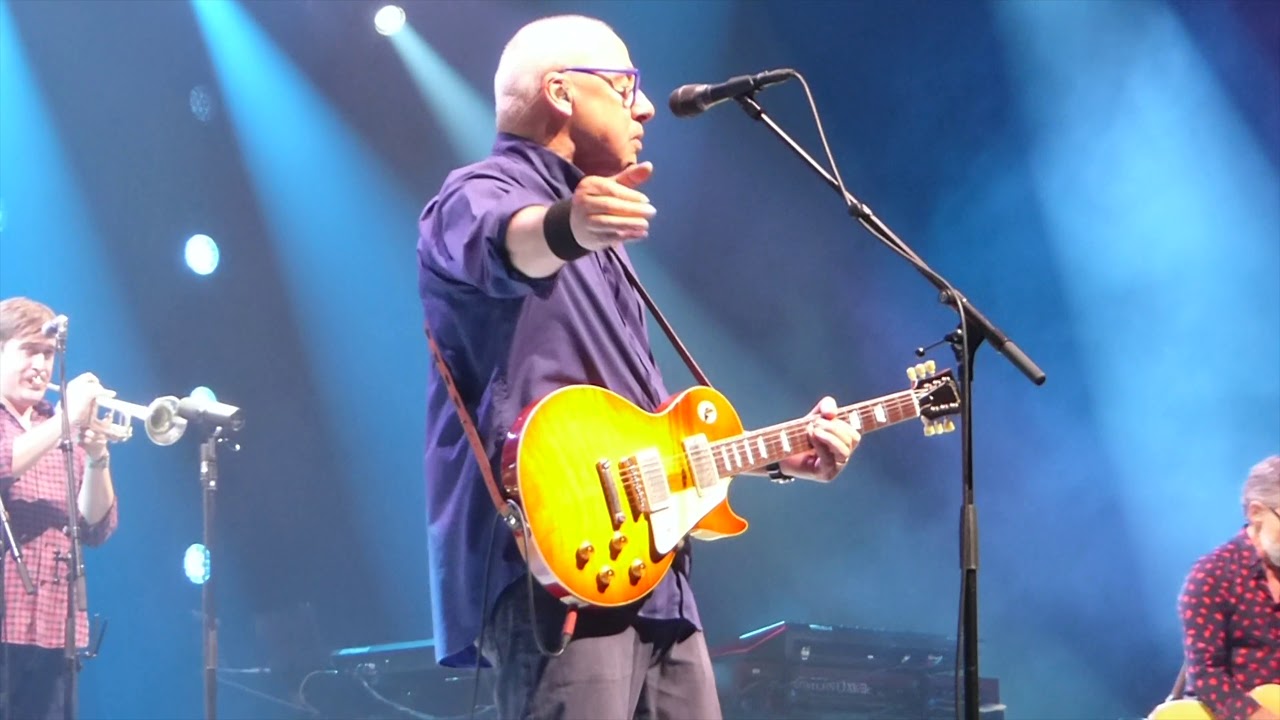 Money for Nothing - Mark Knopfler - Accorhotels Arena Paris 17 Juin 2019