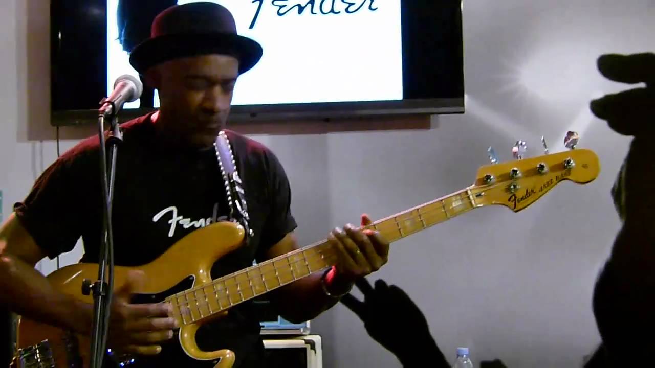 Marcus Miller "Michael Jackson - Billie Jean" @ Salon de la musique "Music & You" (France - Paris)