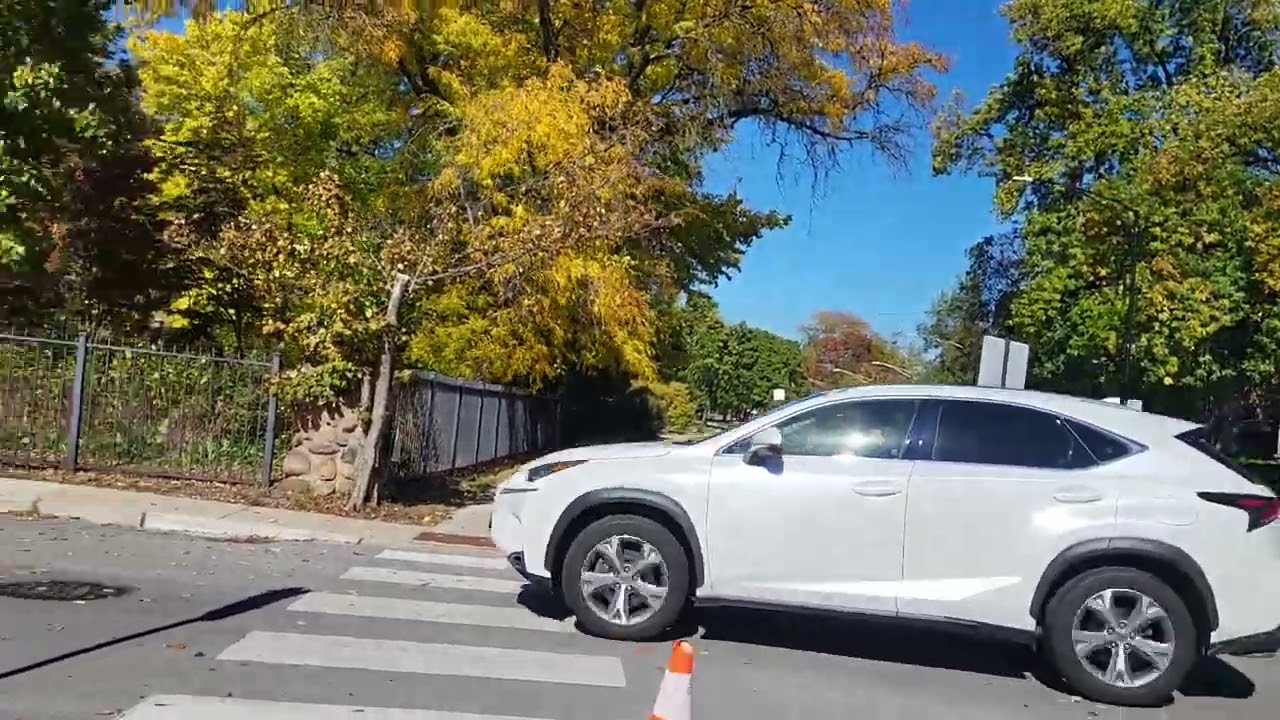 Walking video in Beverly neighborhood of Chicago, Illinois