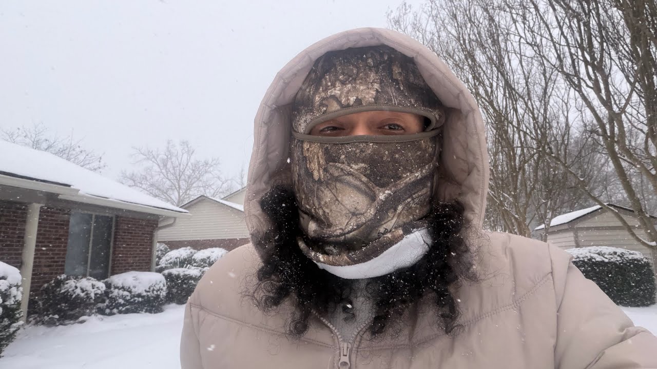 Snow day in sc!! (First time it’s snowed in years) || snowman edition 