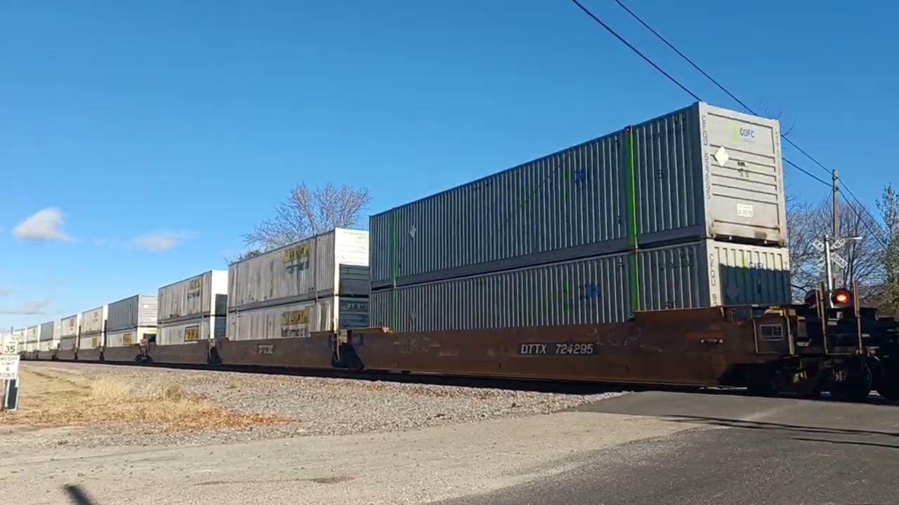 BNSF 6719 West in Streator, IL 11/27/25