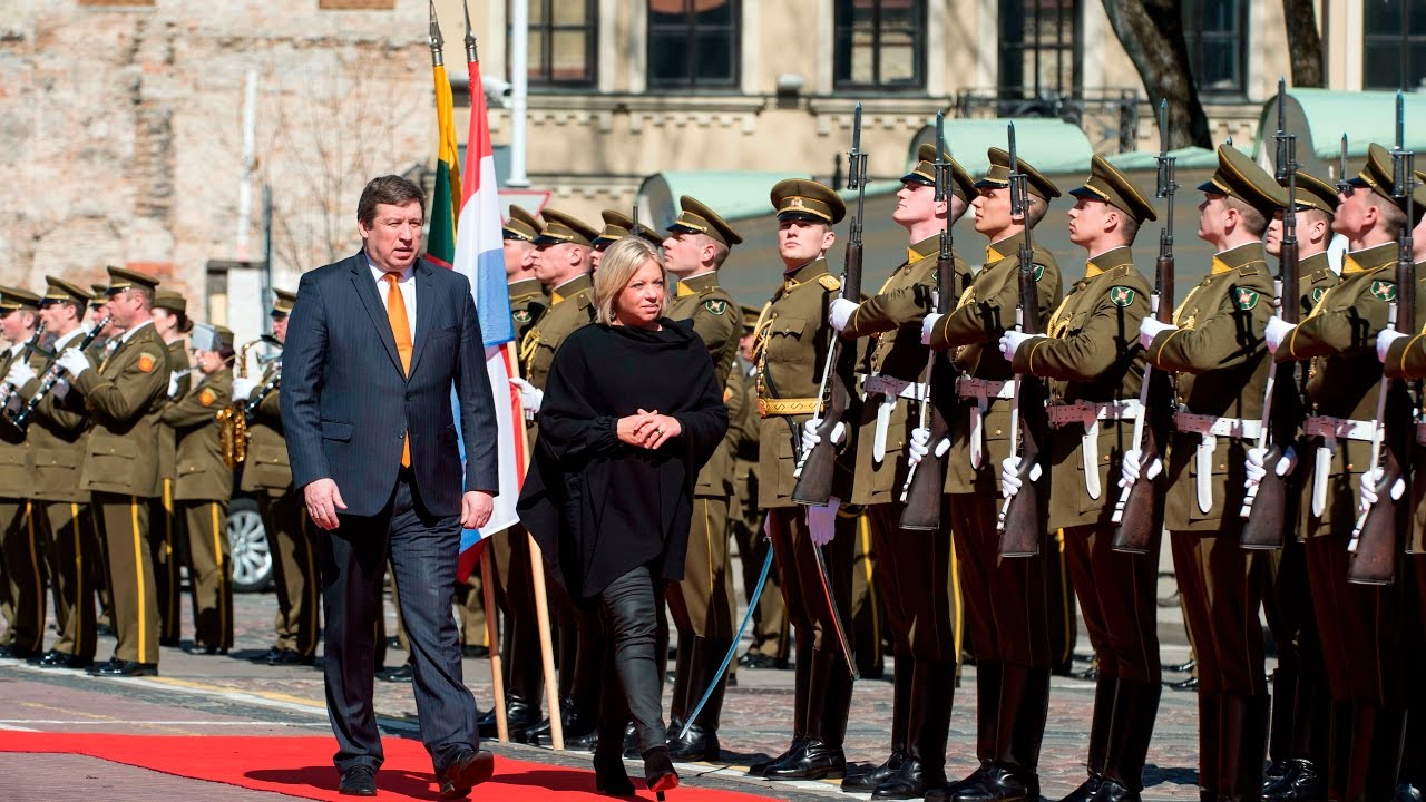 Lietuvoje lankosi Nyderlandų gynybos ministrė ir kariuomenės vadas