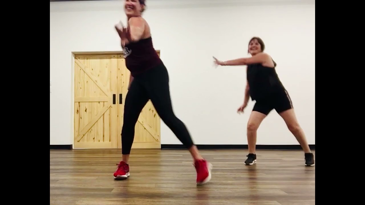 “Bonita” by Daddy Yankee. Dance Fitness with Mercedes