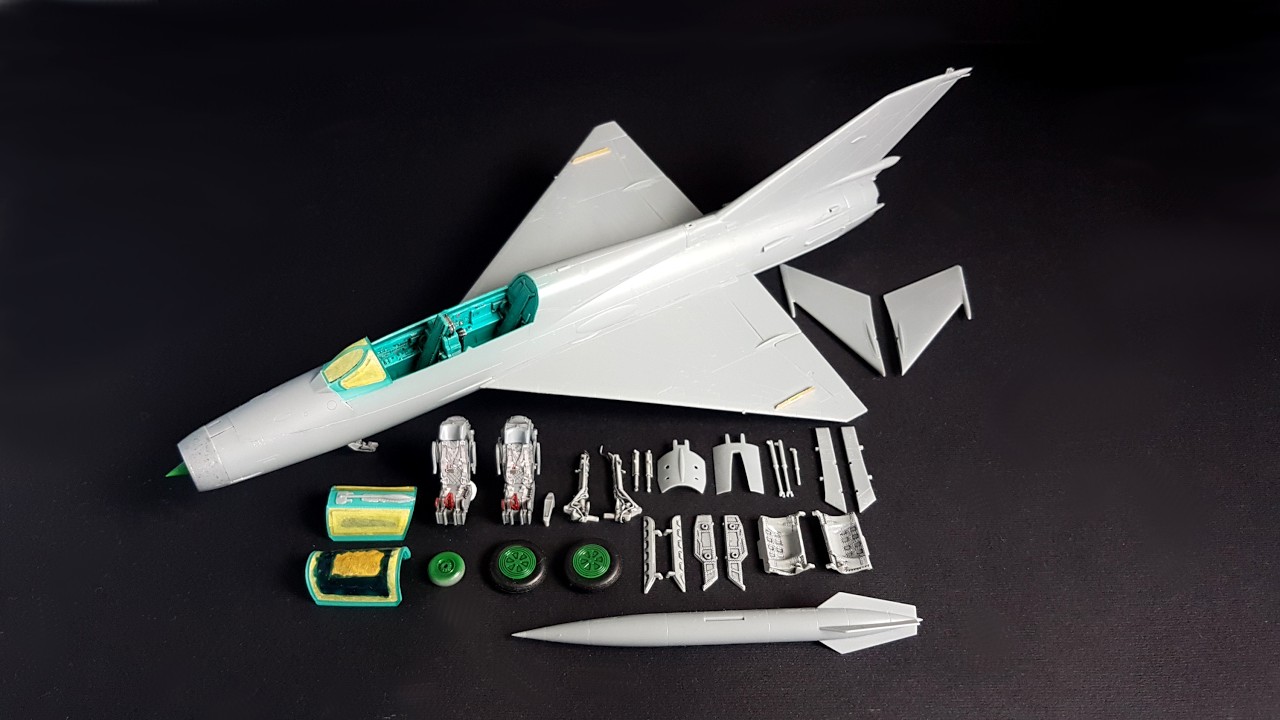 МиГ-21УМ, часть 1. Trumpeter, масштаб 1/48 (сборка кабины, ниш шасси, двигателя, шасси)