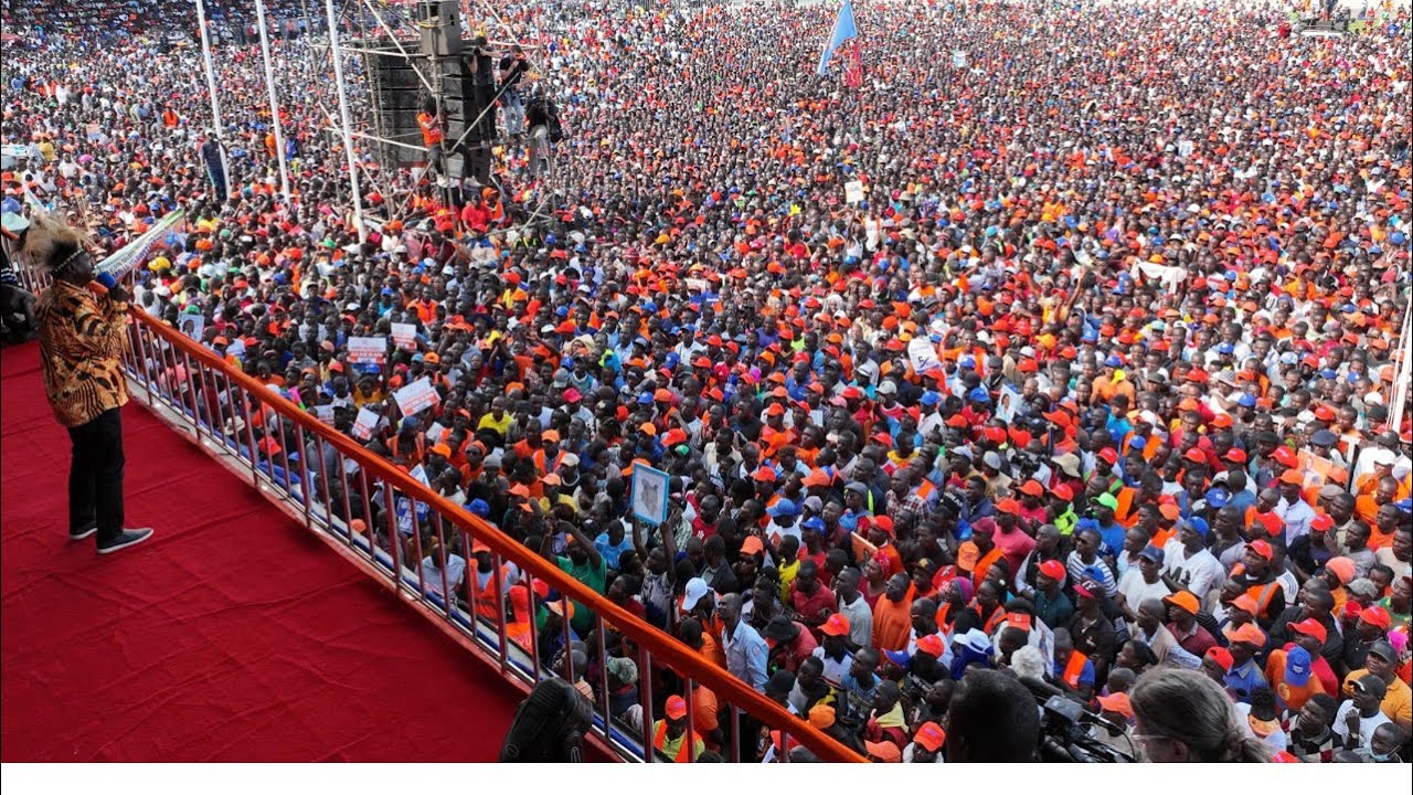 RAILA ODINGA ROARS IN KISUMU AS HE PULLS A NEVER SEEN BEFORE CROWD IN KISUMU!!
