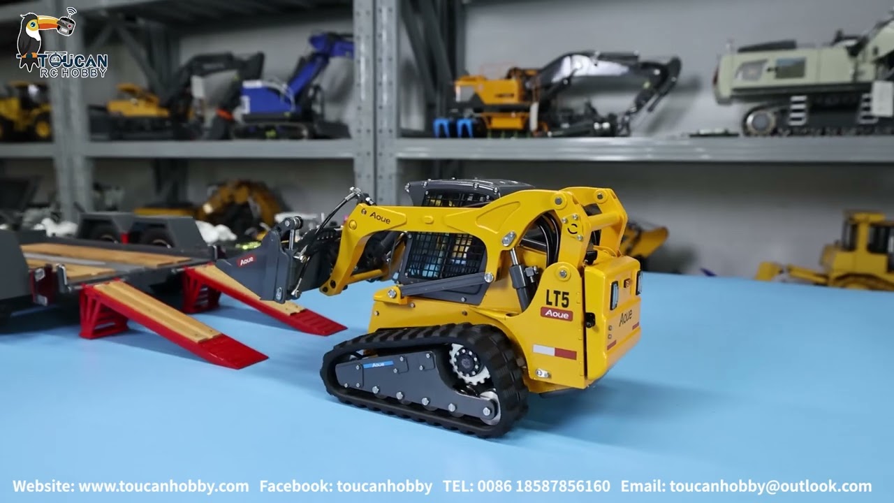 LESU 1/14 LT5 Skid-Steer RC Loader play together with a kabolite K3362 dumper truck and a trailer.