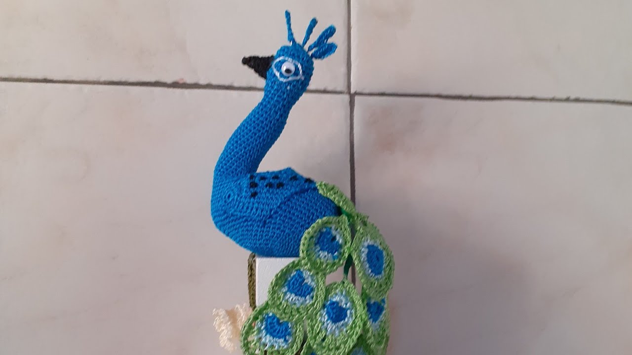 pavão azul real de crochê parte (2)