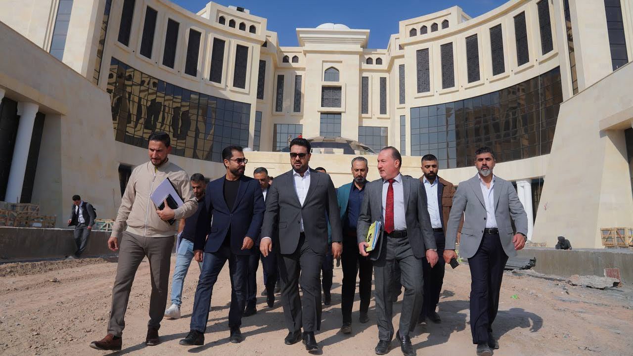 جولة تفقدية لرئيس مجلس الأنبار لمتابعة مشروع المجمع الحكومي في الكيلو 18 .