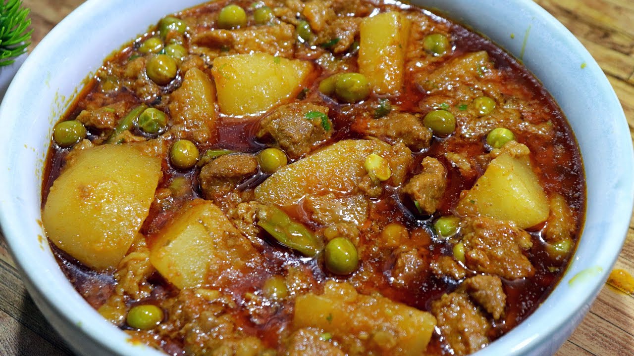 Roz Ka Salan Matar Aloo Keema