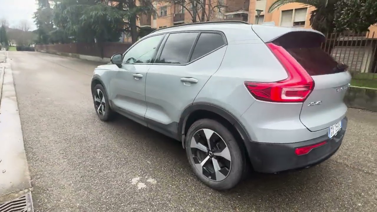VOLVO XC40 B3 automatico Ultra Dark - Privacar Firenze