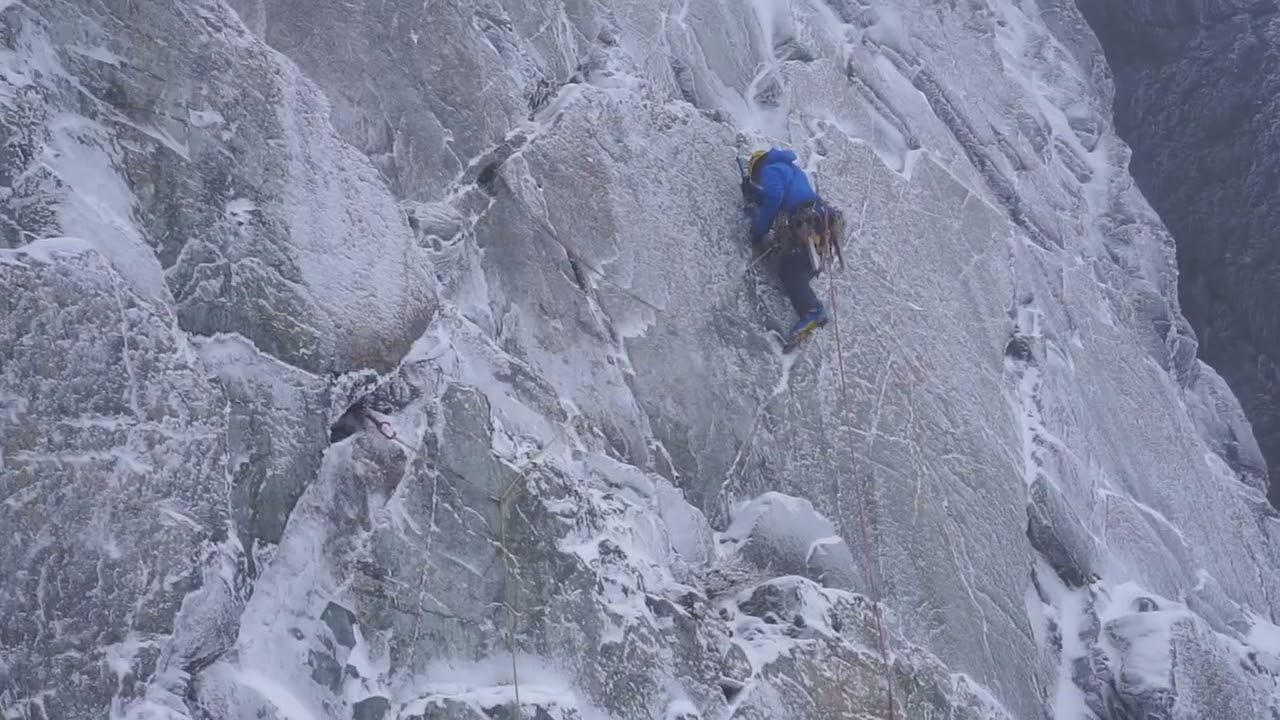 Escalada Invernal Las Peinetas Puesco, Chile - Volkanica outdoors