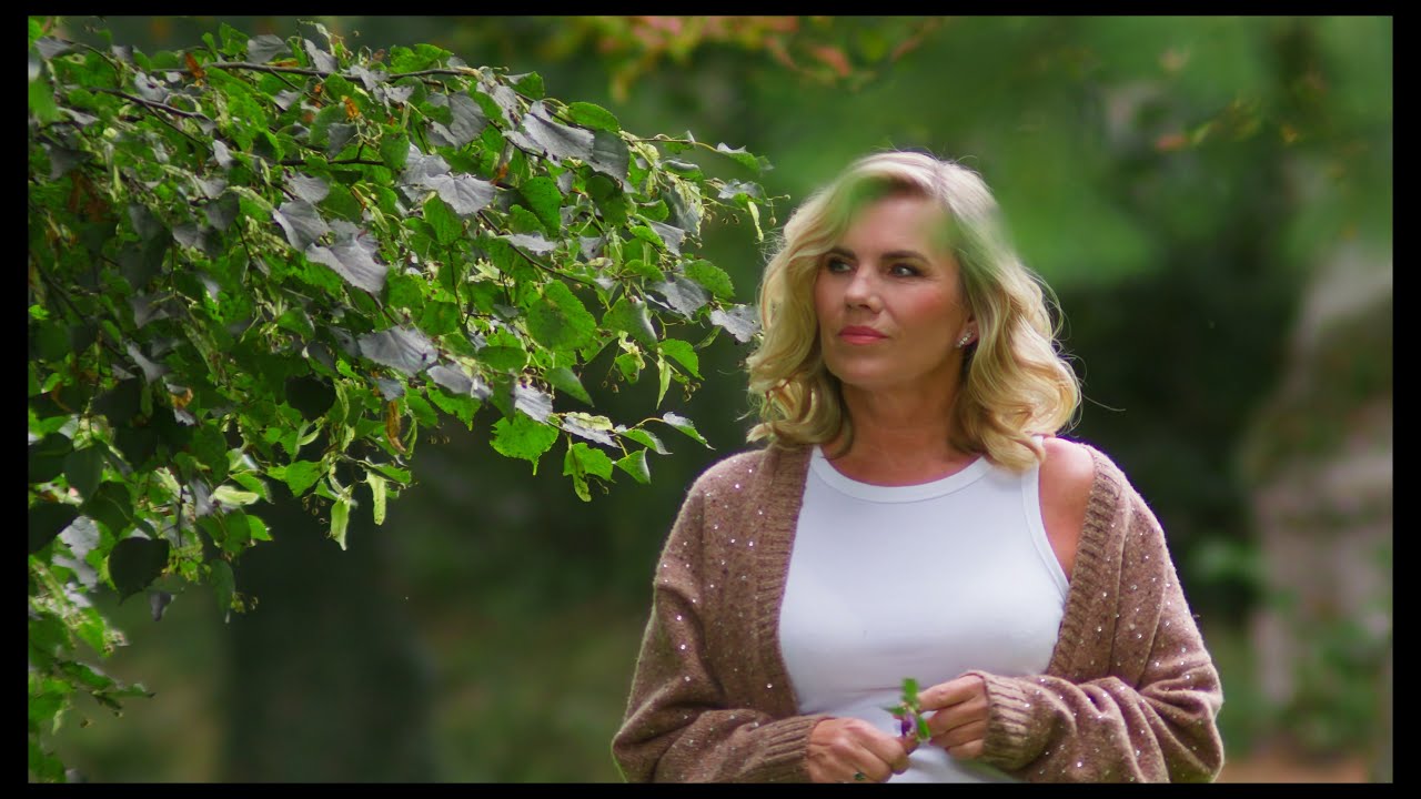 Leona Machálková - Sama ve tvém svetru