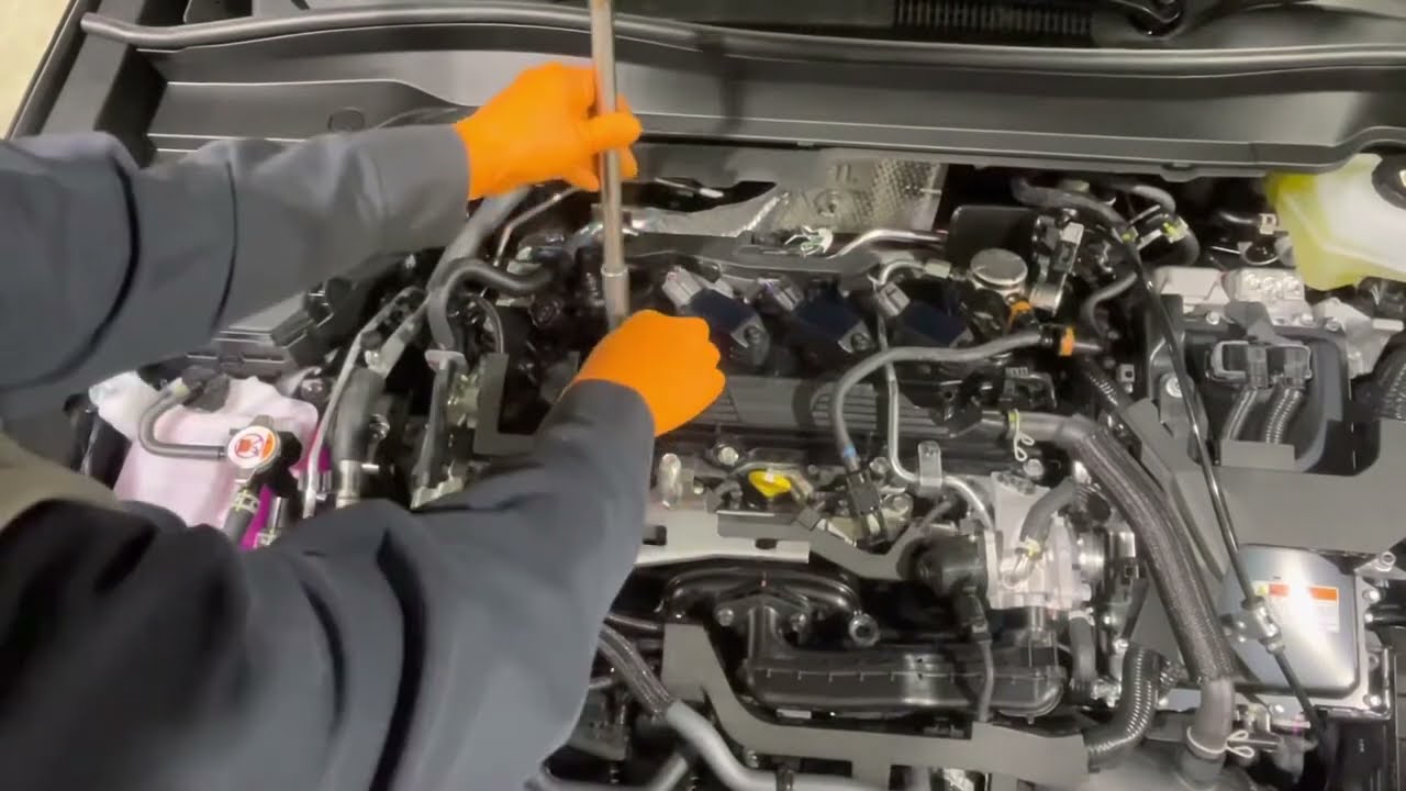 Инструкции по замене свечей зажигания для гибридного автомобиля Lexus UX250h 2019–2024 годов выпуска