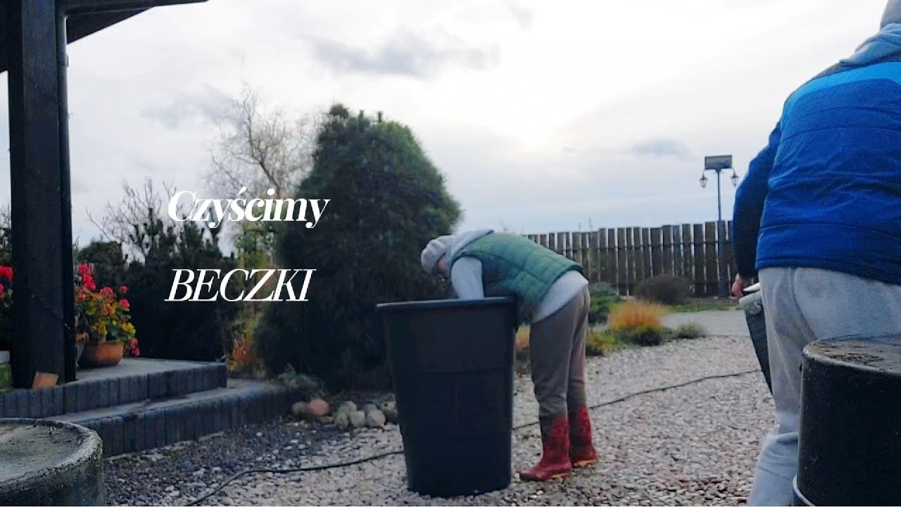 Wylewamy wodę z beczek | Okrywamy truskawki | Idą przymrozki