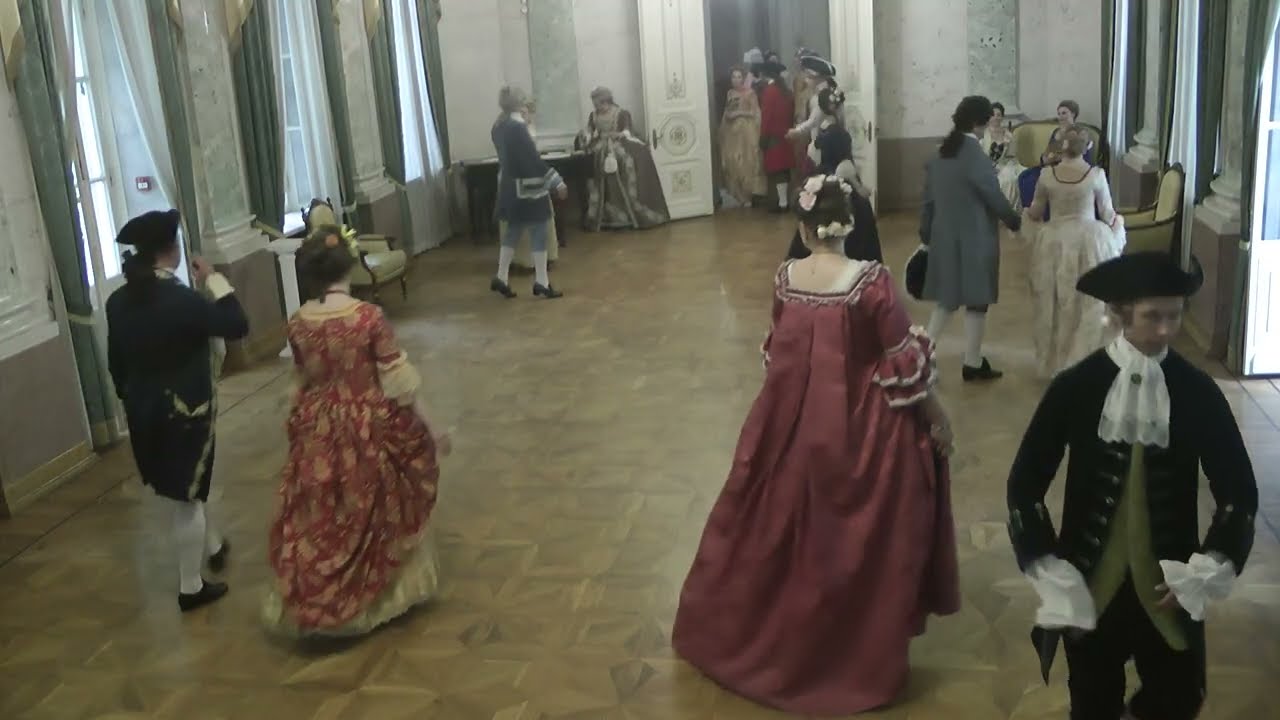 01 Menuet (white ballroom)