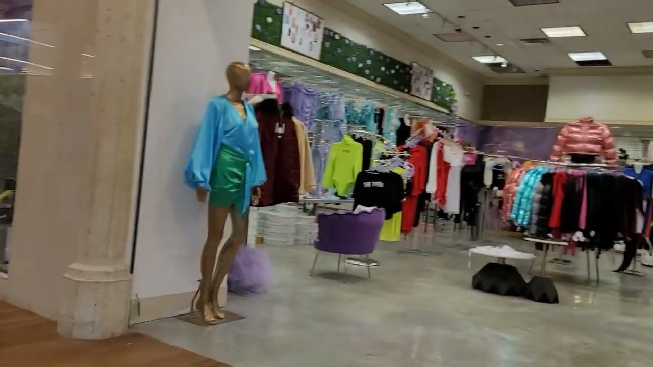 dying mall:Ford city mall,chicago #chicago #deadmall #retail