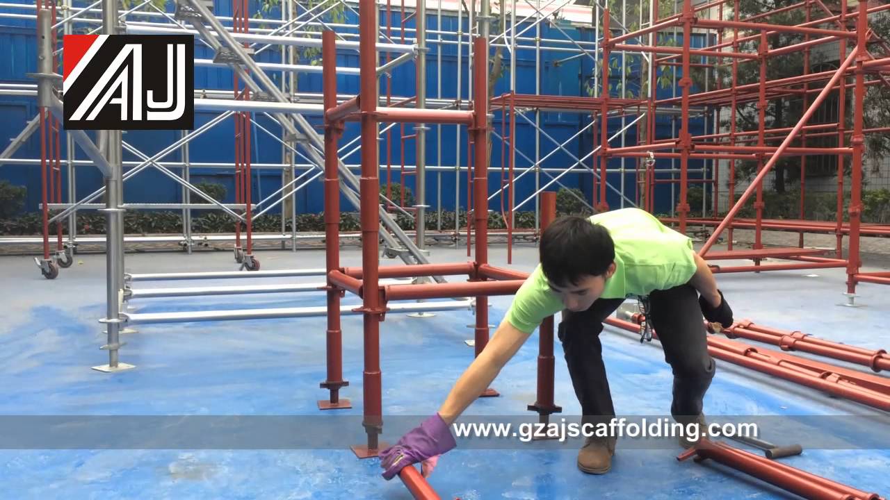 Assembly of quicklock scaffolding