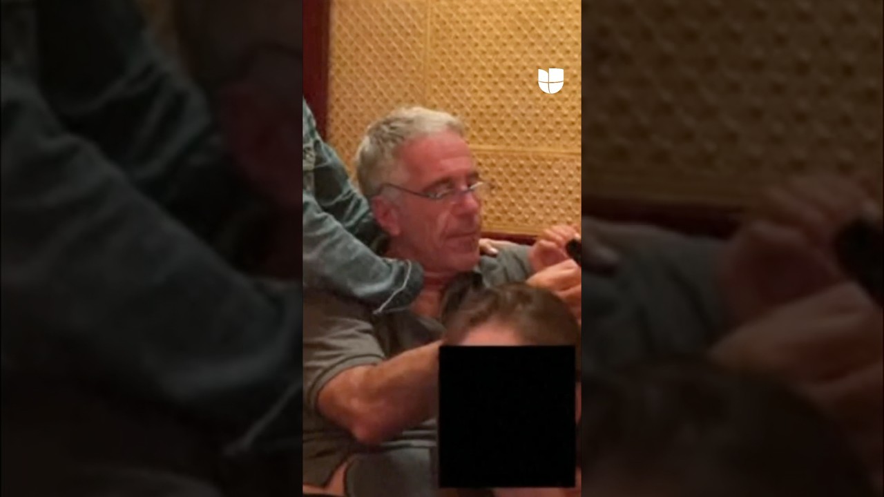 Varios archivos del caso #Epstein desaparecen de la p&aacute;gina web del DOJ, incluida una foto de Trump