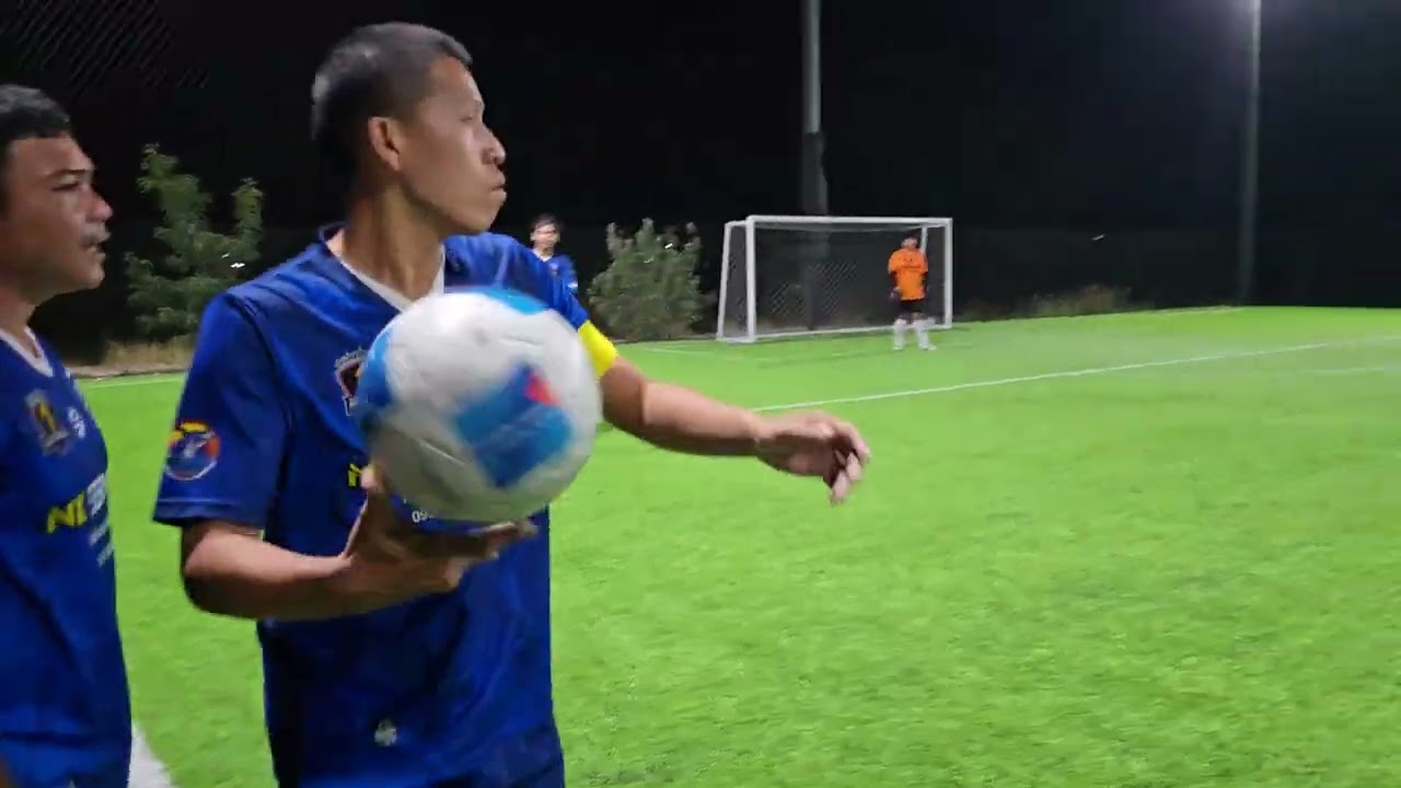 Friday Night FC(น้ำเงิน) VS โกลบอล (เหลือง) รายการบอลลีกครั้งที่ 7 สนามพูนทรัพย์ (ครึ่งแรก) ขาดช่วง
