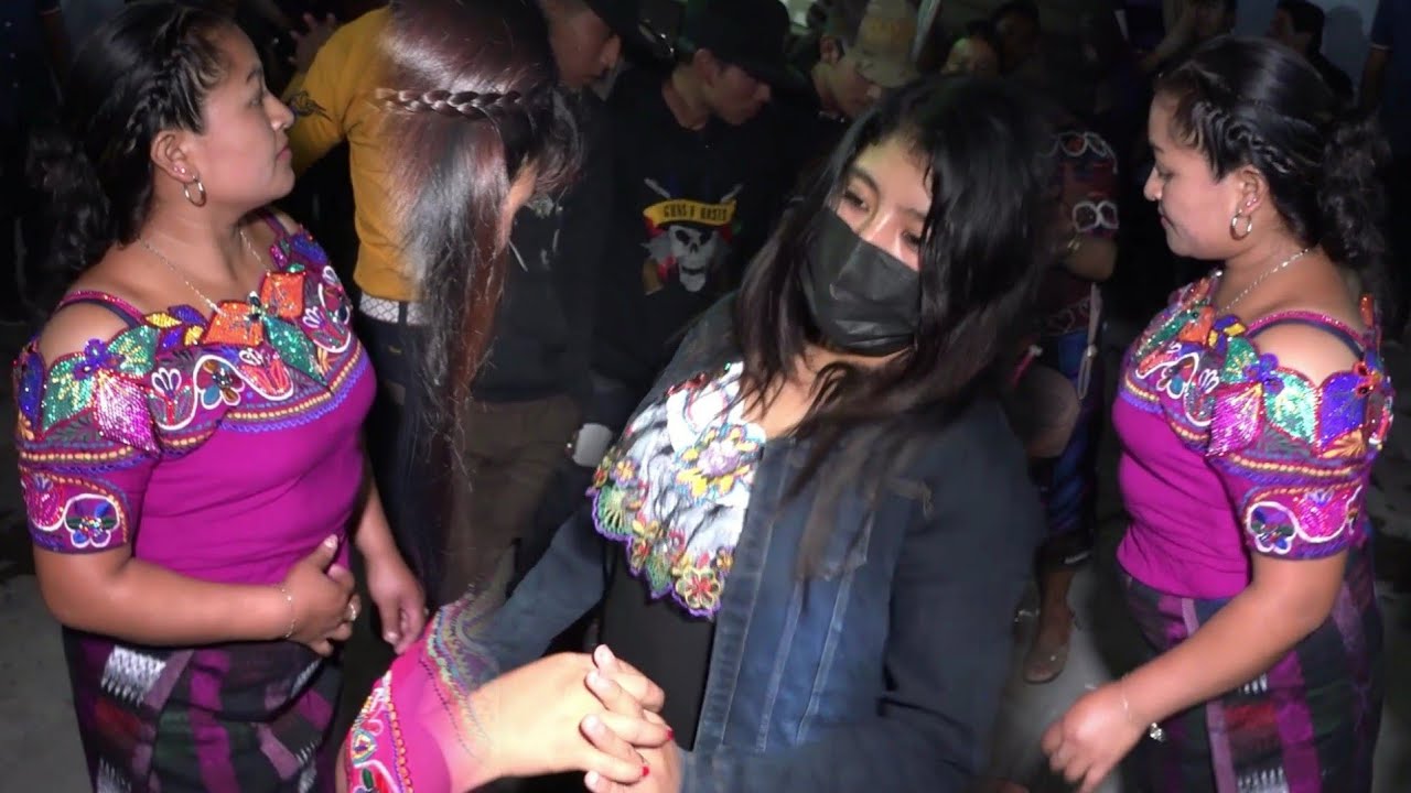 Wow hermosa chicas de joyabaj a bailar el desfile con xoyita músical desde joyabaj 2,022